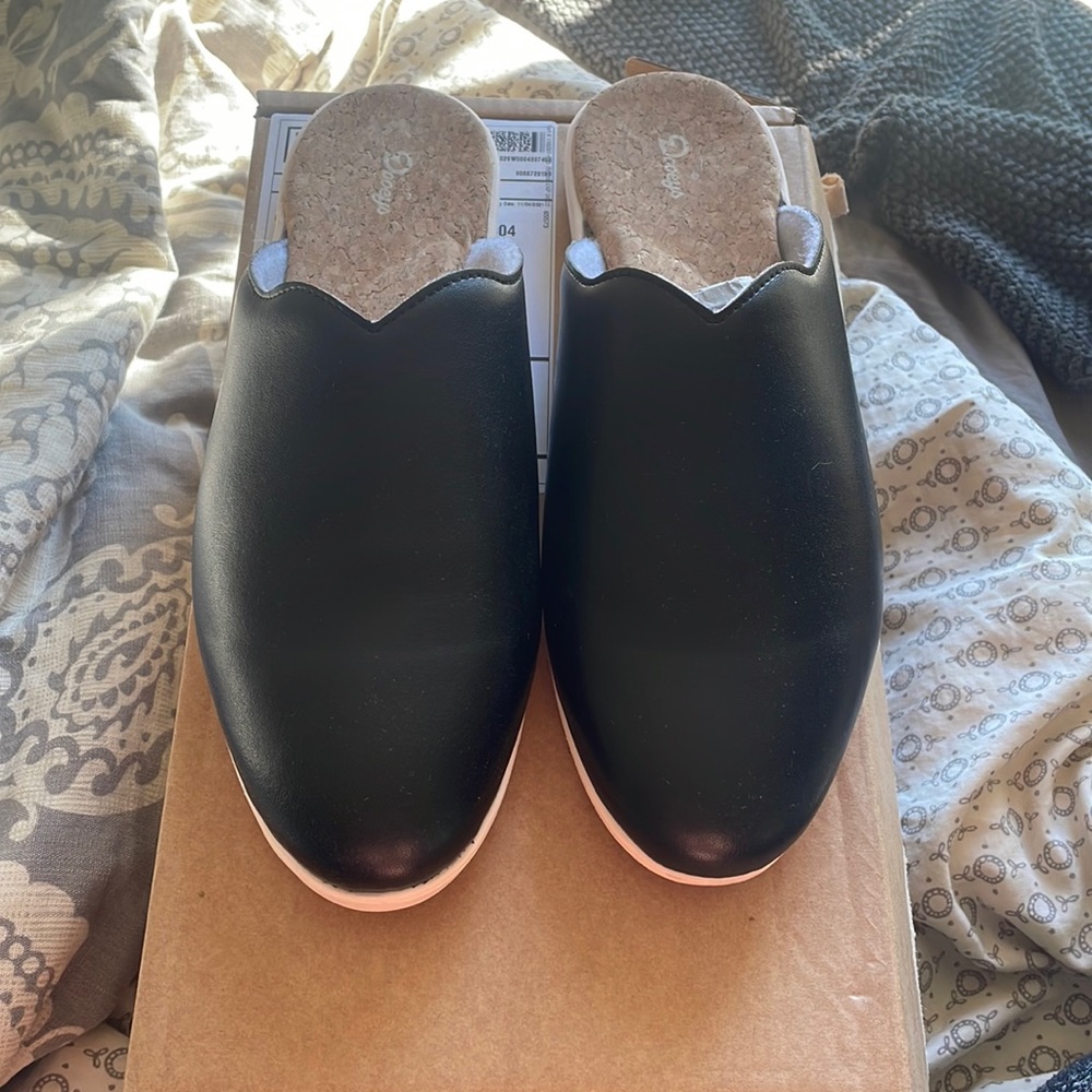 Dooeys black house mules nwt size 9.5